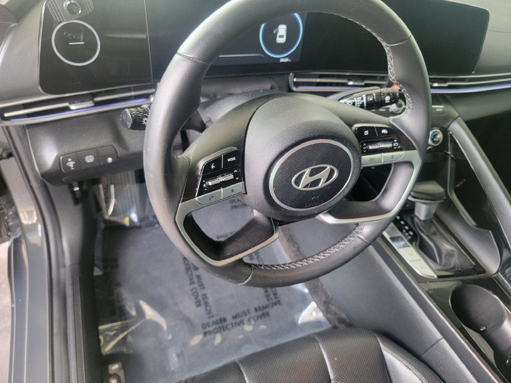 Used 2025 Hyundai Elantra Limited FWD image 16
