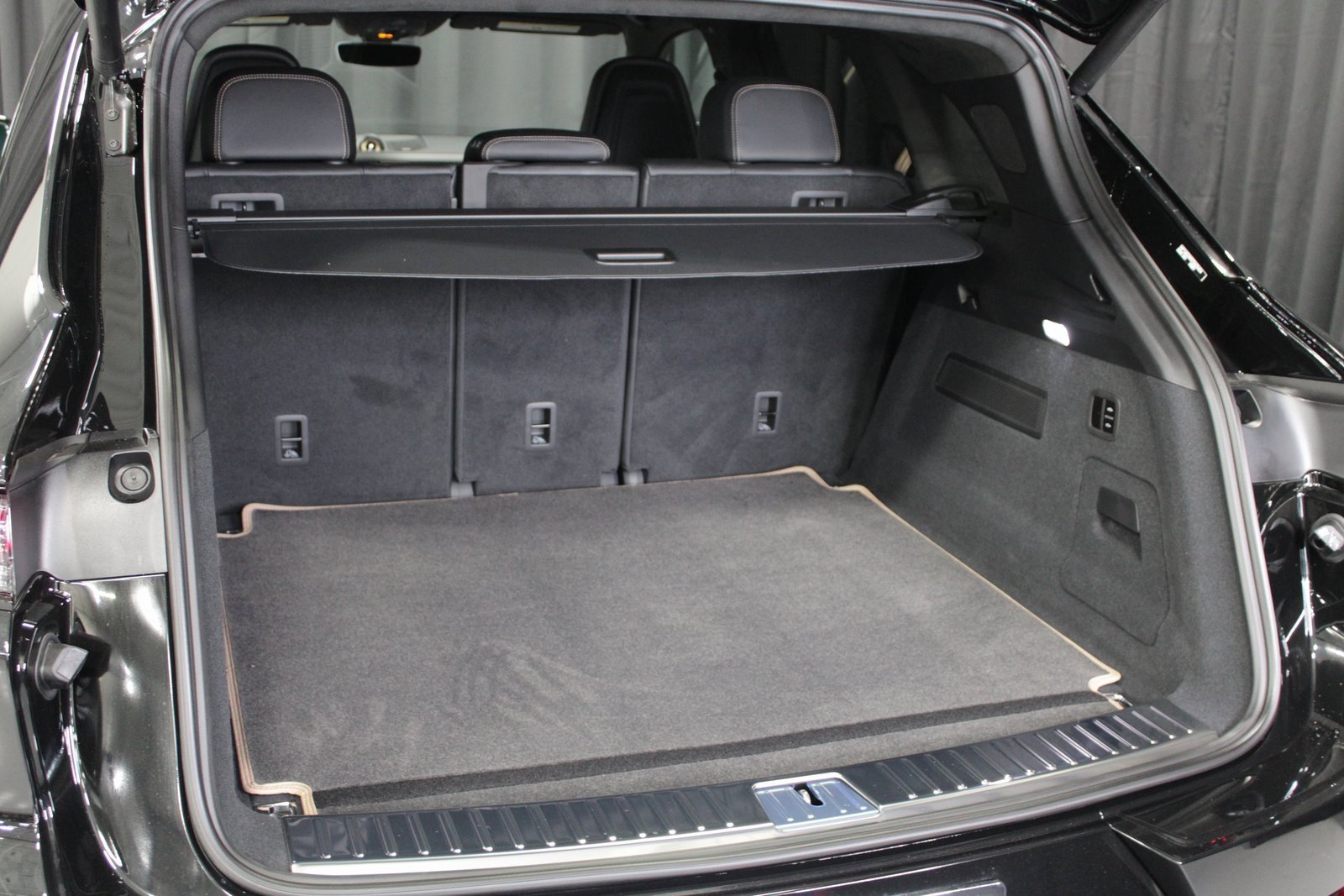 New 2026 Porsche Cayenne GTS image 17