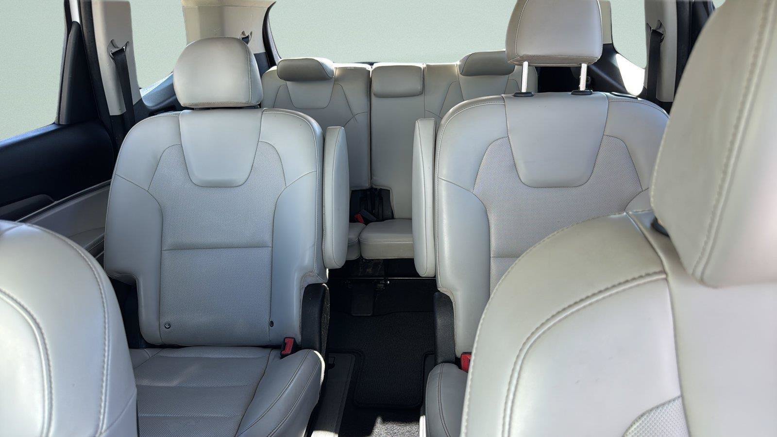Used 2022 Kia Telluride S FWD image 27