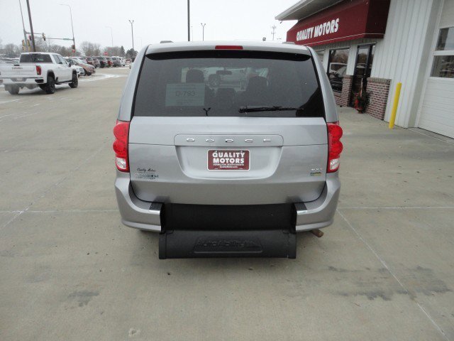 Used 2015 Dodge Grand Caravan SXT image 13