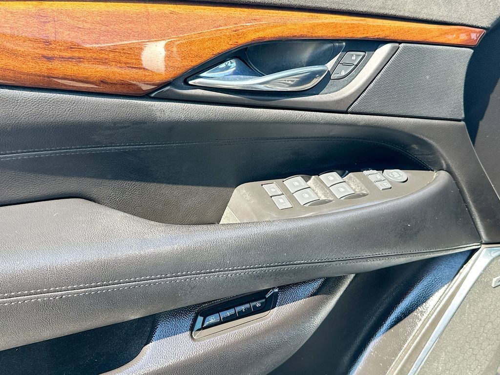 Used 2015 Cadillac Escalade Luxury image 21