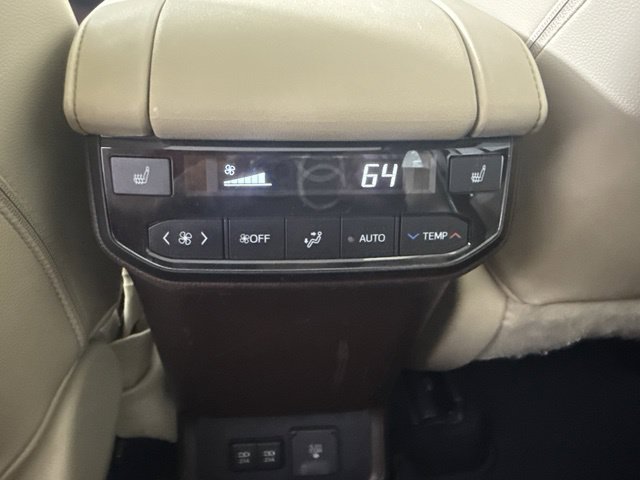 Used 2021 Toyota Highlander Platinum AWD/4WD image 21