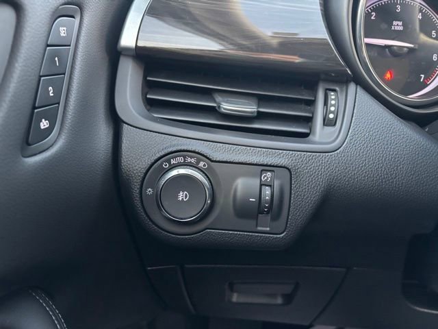 Certified 2019 Buick Envision Essence w/ LPO, Active Package image 15