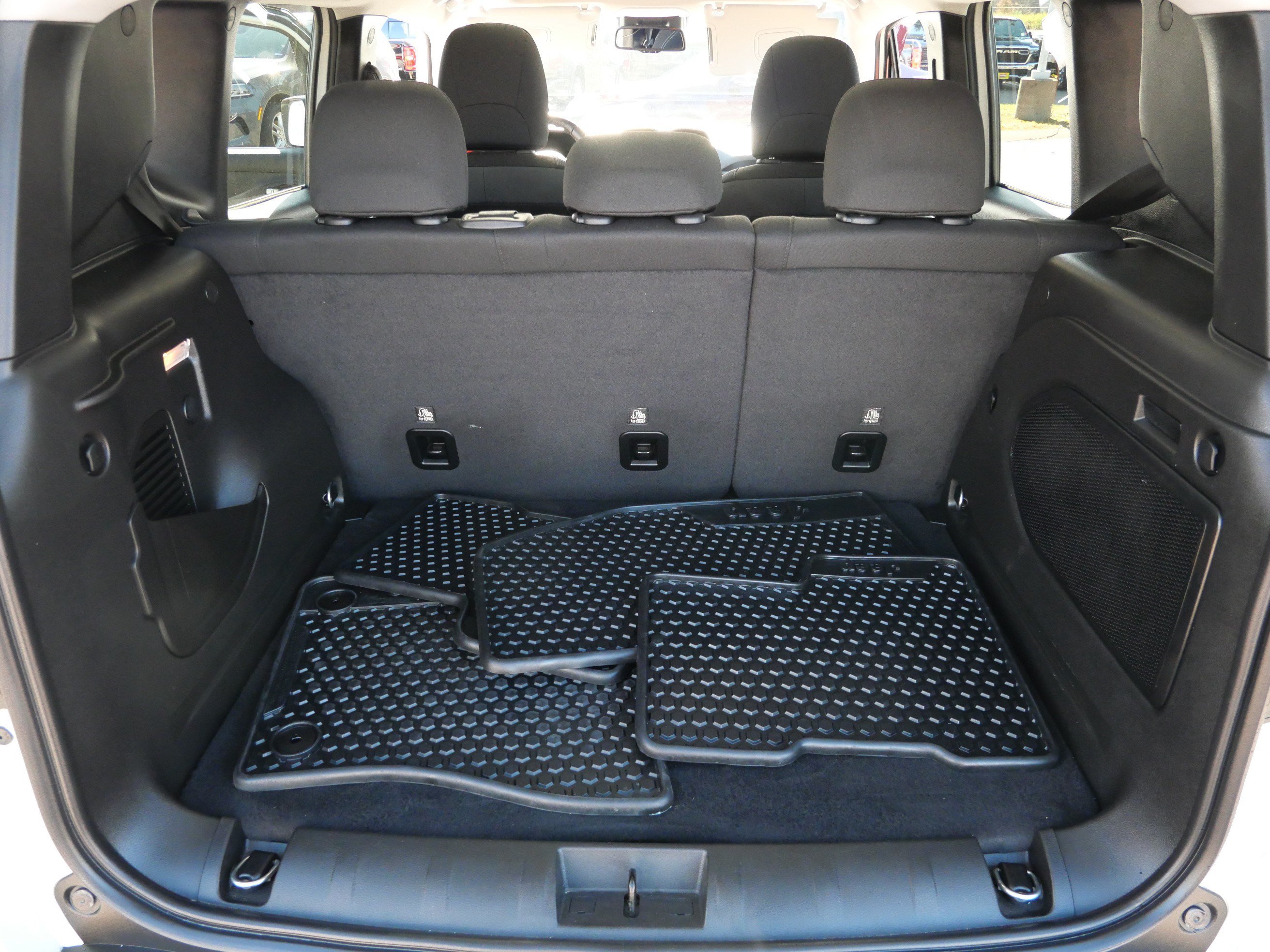 Used 2023 Jeep Renegade Latitude w/ Sun/Sound Group AWD/4WD image 18