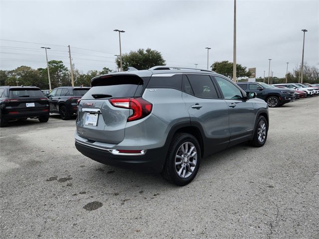 Used 2024 GMC Terrain SLT image 3