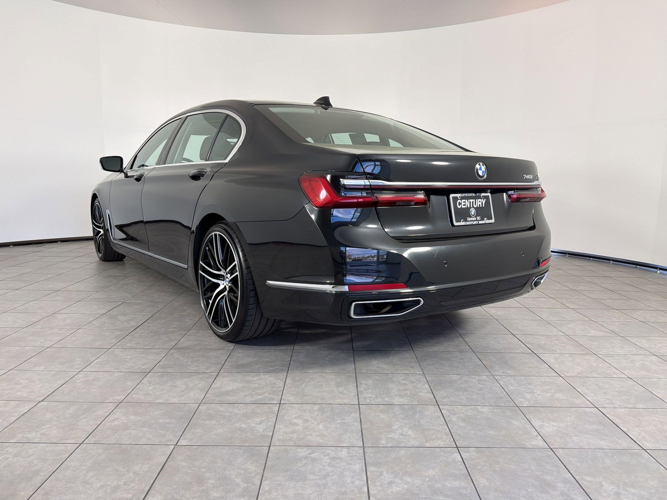 Used 2020 BMW 740i w/ Premium Package image 3