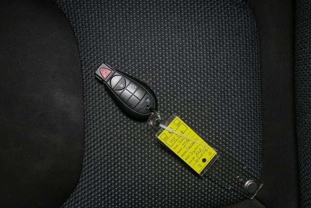 Used 2019 Jeep Cherokee Latitude w/ Cold Weather Group image 38