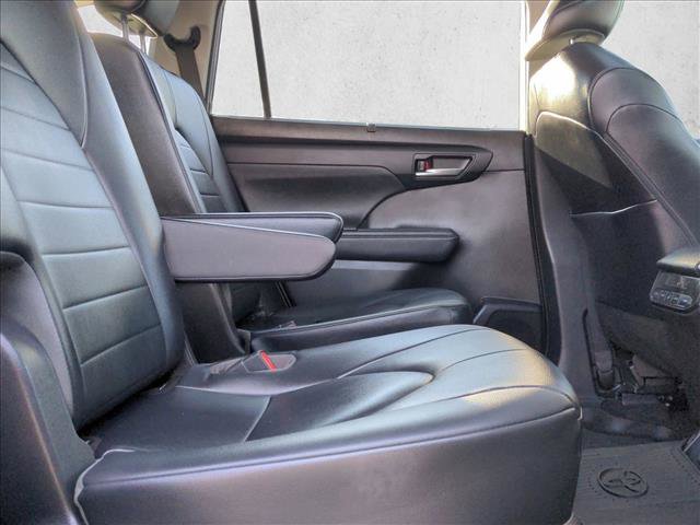Used 2023 Toyota Highlander XLE image 22
