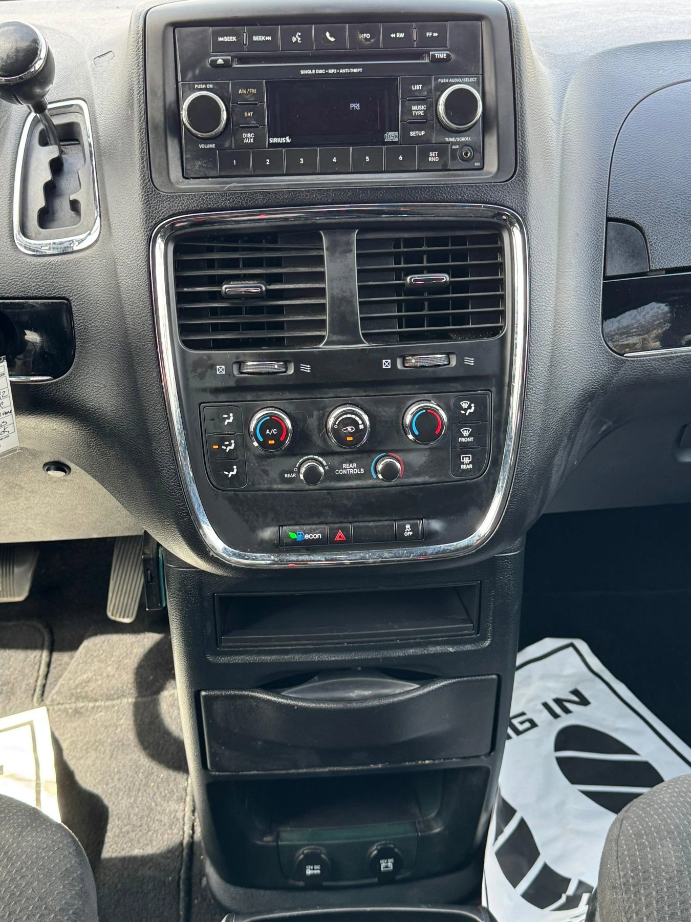 Used 2015 Dodge Grand Caravan SE image 21