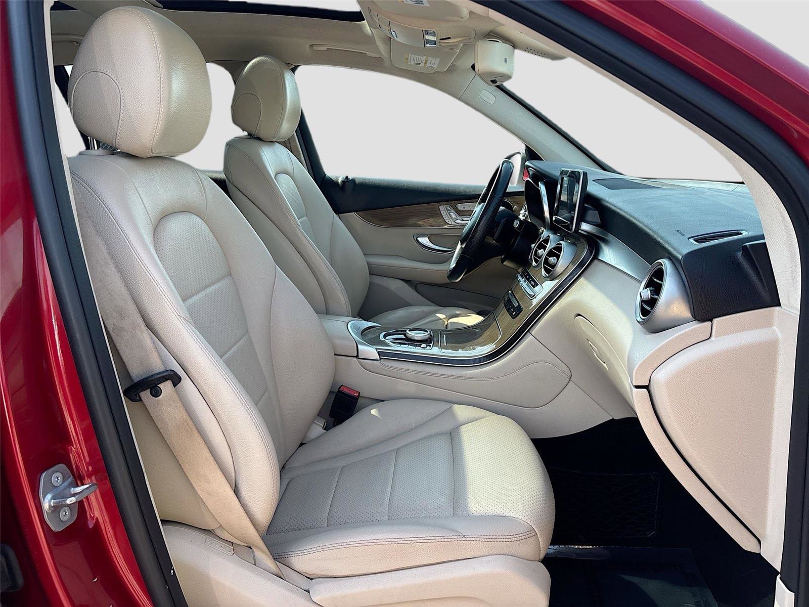 Used 2019 Mercedes-Benz GLC 300 4MATIC image 28