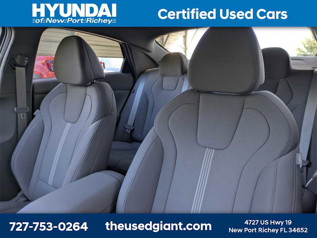 Used 2025 Hyundai Elantra SE image 7