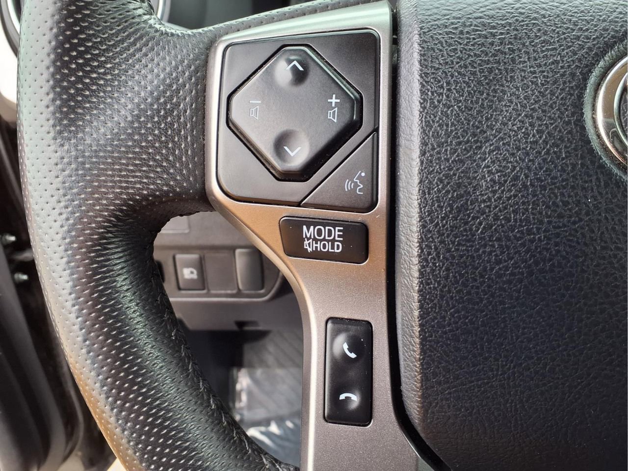 Used 2023 Toyota Tacoma SR5 w/ Technology Package image 23