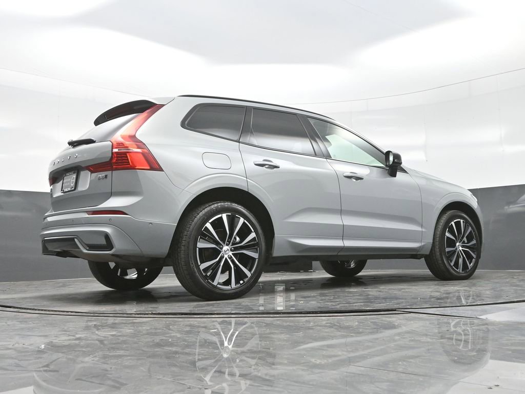 Used 2025 Volvo XC60 B5 Plus image 20