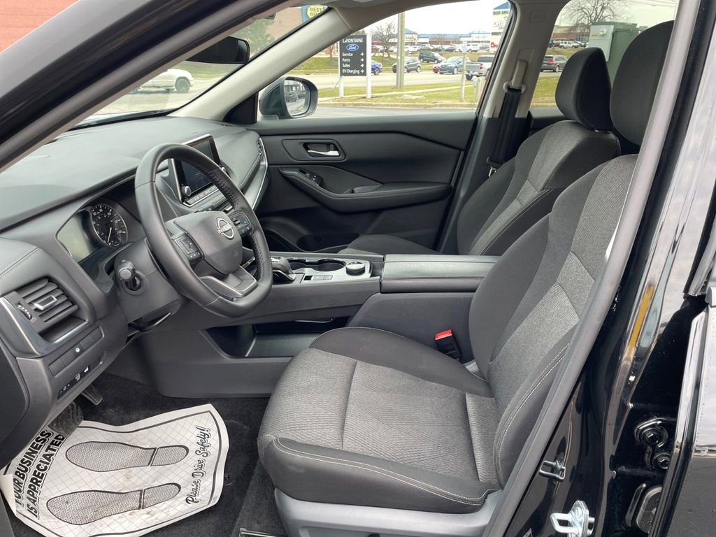 Used 2025 Nissan Rogue SV AWD/4WD image 13