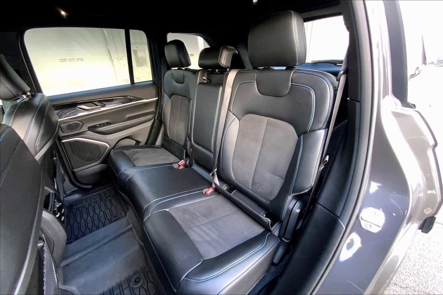 Used 2022 Jeep Grand Cherokee Trailhawk image 20