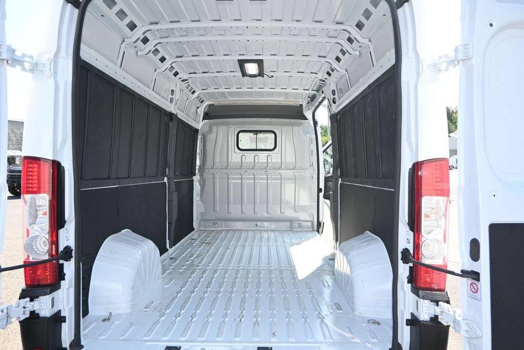 Used 2026 RAM ProMaster 2500 w/ Convenience Group FWD image 12