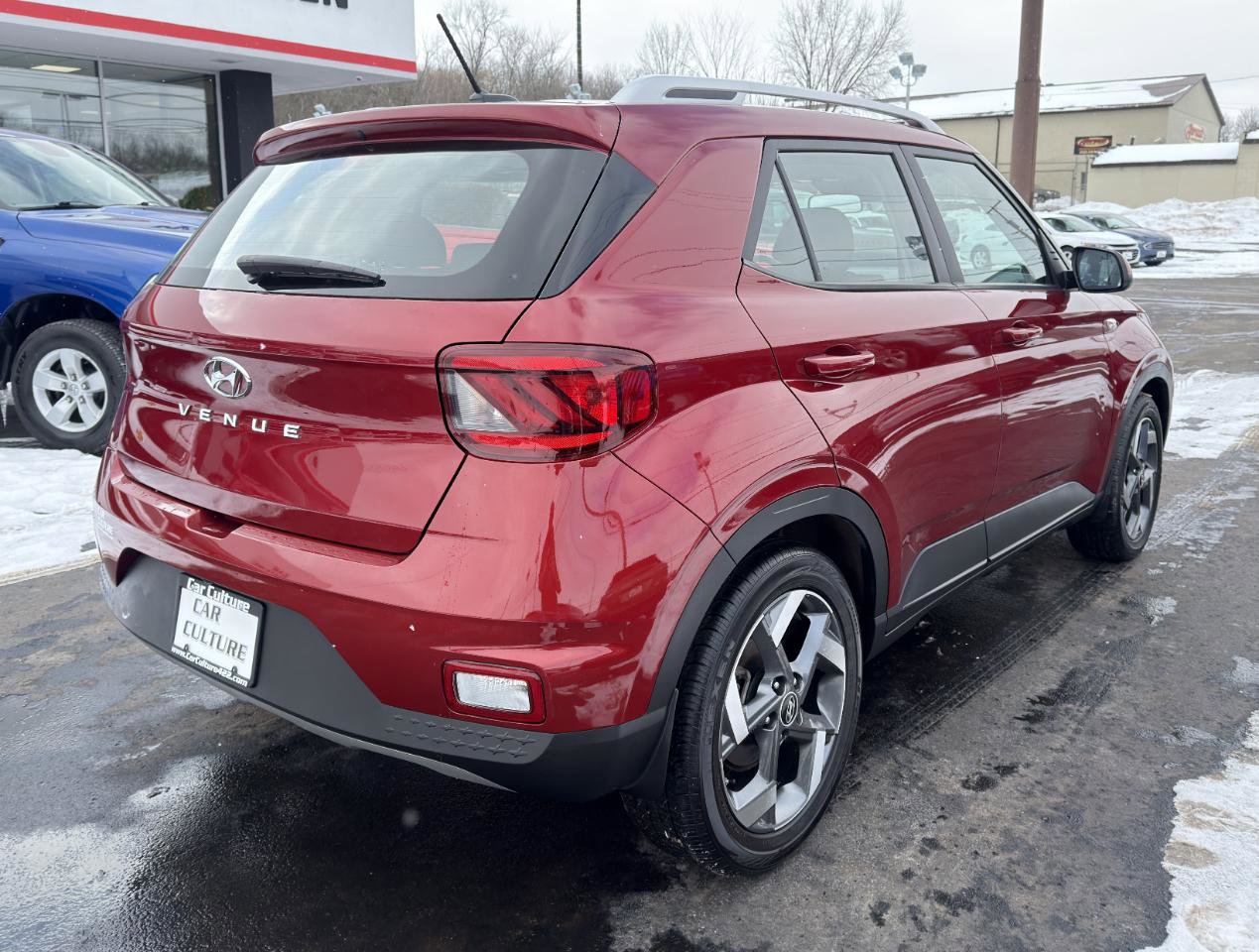 Used 2024 Hyundai Venue SEL FWD image 11
