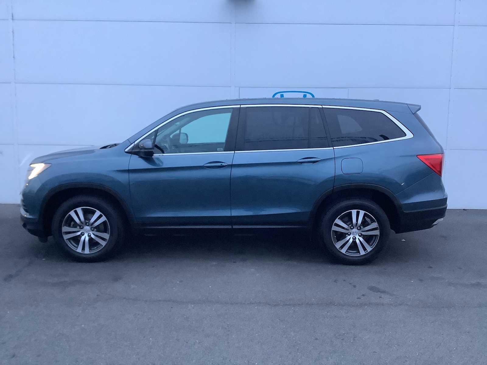 Used 2016 Honda Pilot EX image 2