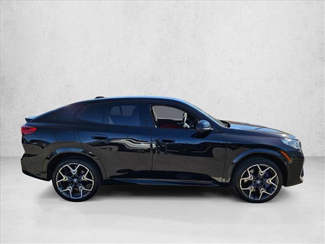 Used 2025 BMW X2 xDrive28i w/ M Sport Package AWD/4WD image 4
