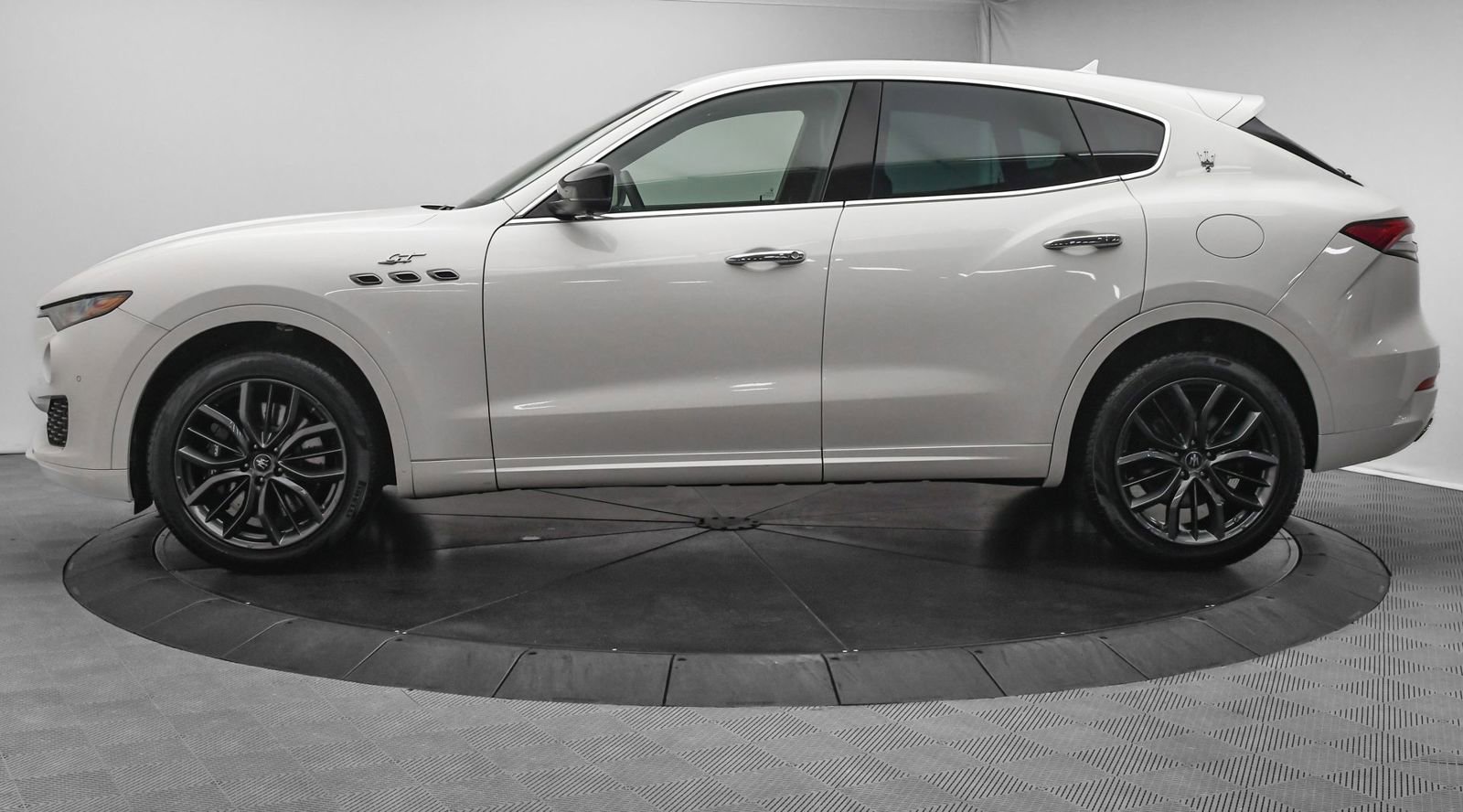 New 2024 Maserati Levante GT Ultima image 4