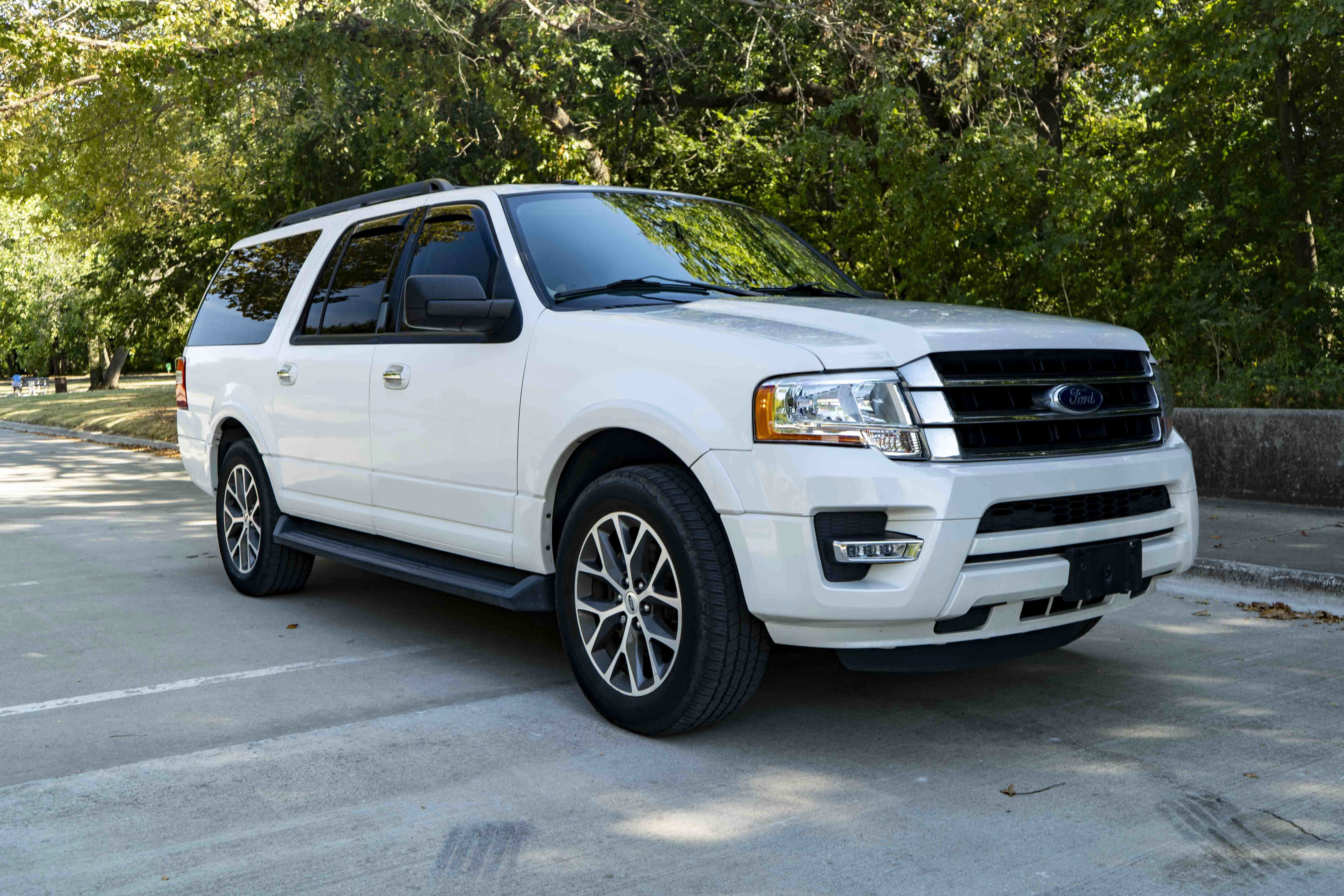 Used 2016 Ford Expedition EL XLT w/ Equipment Group 202A RWD image 2