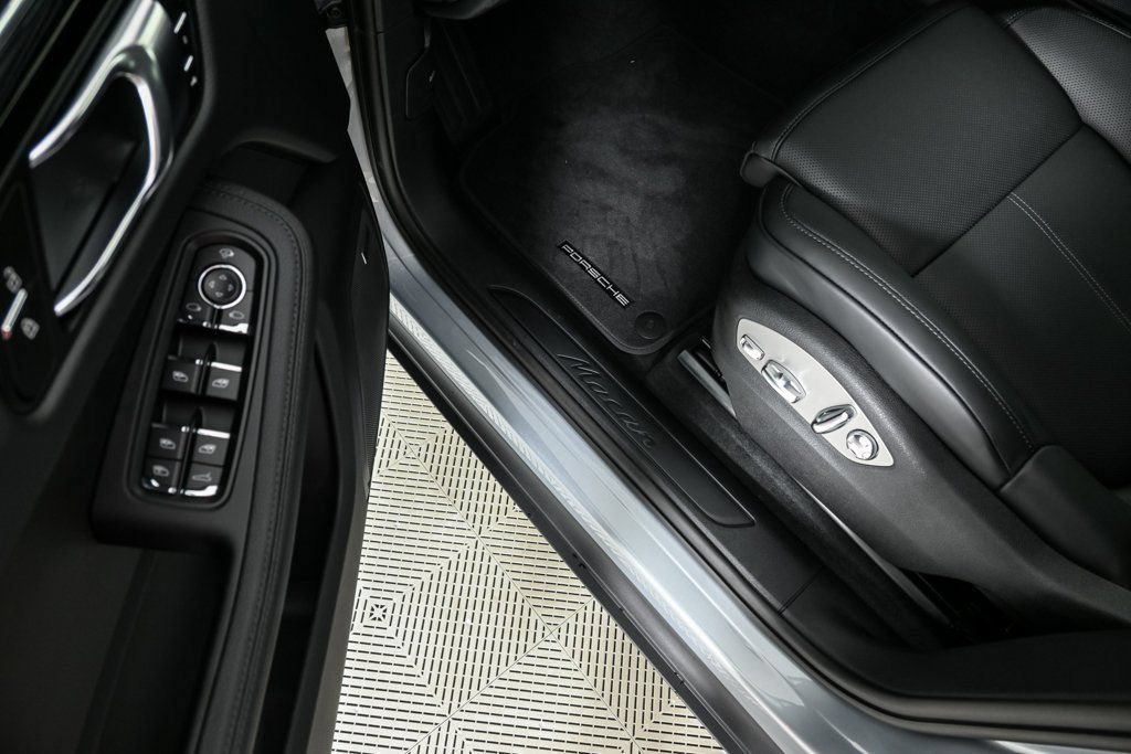 Certified 2026 Porsche Macan AWD/4WD image 8