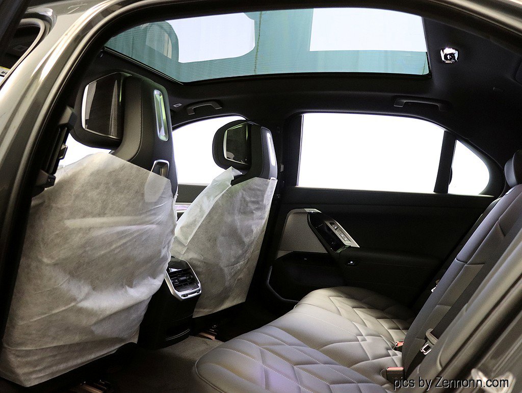 Used 2026 BMW 750e xDrive w/ Executive Package image 14