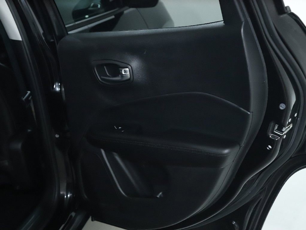 Used 2019 Jeep Compass Altitude image 33