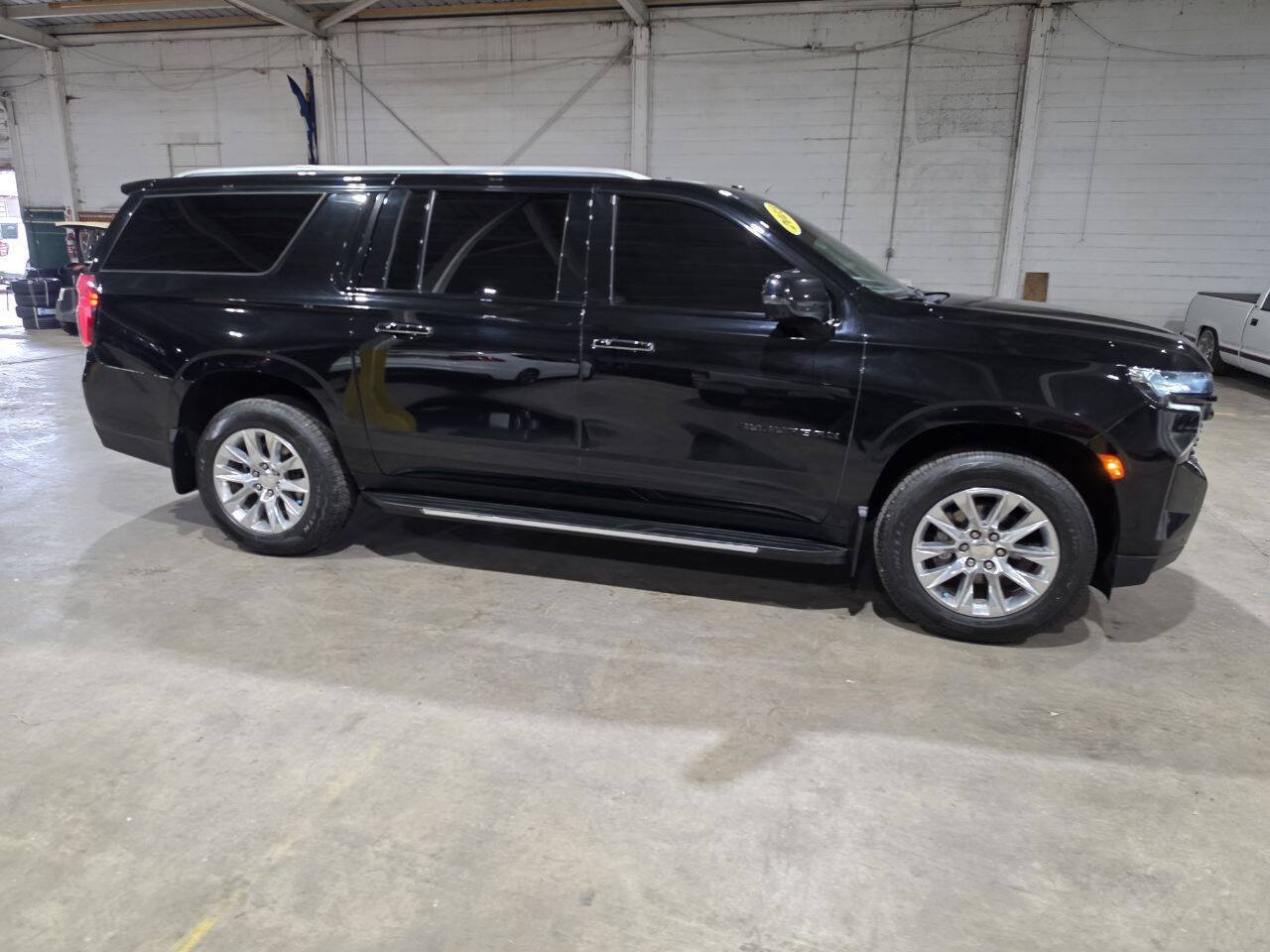 Used 2023 Chevrolet Suburban Premier AWD/4WD image 19