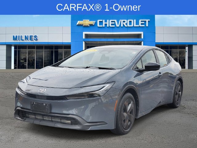 Used 2025 Toyota Prius LE FWD image 2
