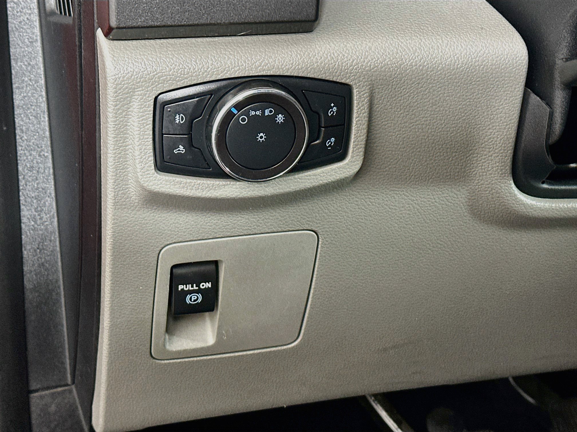 Used 2018 Ford F150 XLT AWD/4WD image 16