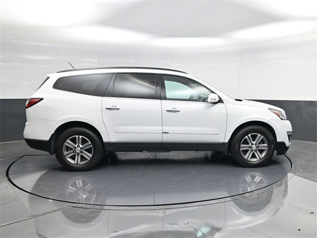 Used 2017 Chevrolet Traverse LT image 2