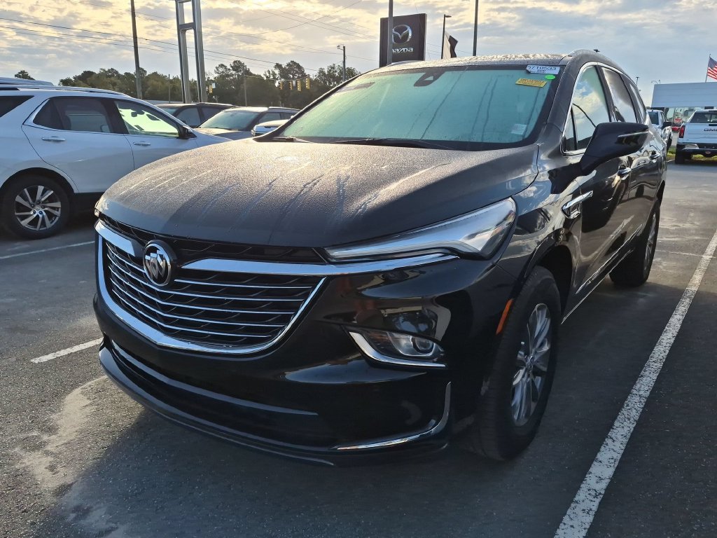 Used 2023 Buick Enclave Essence FWD image 2