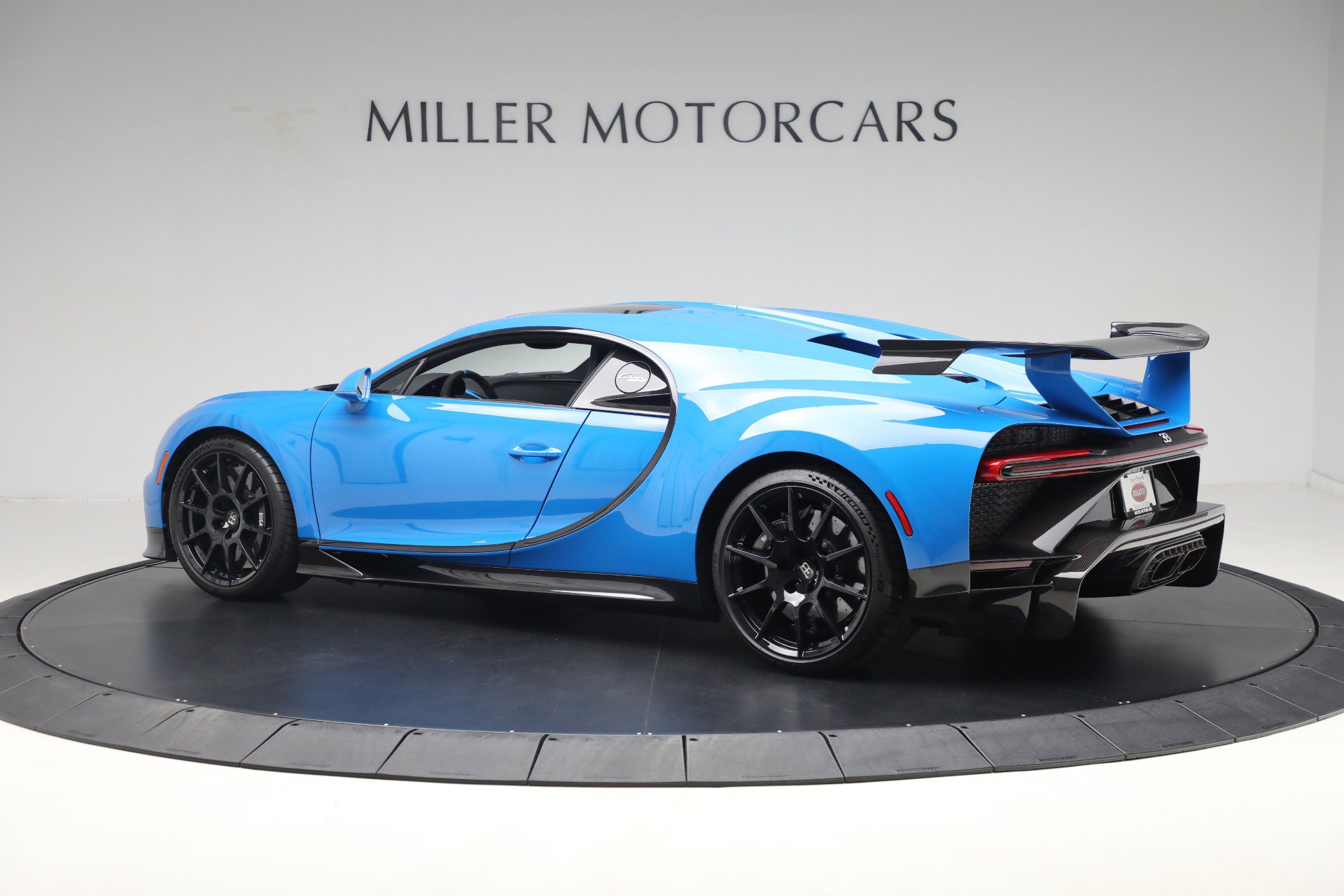 Used 2021 Bugatti Chiron Pur Sport image 4