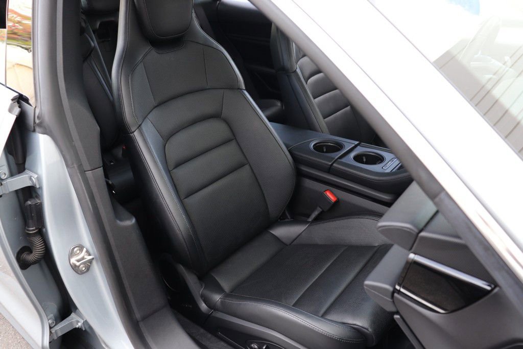 Used 2020 Porsche Taycan 4S image 34