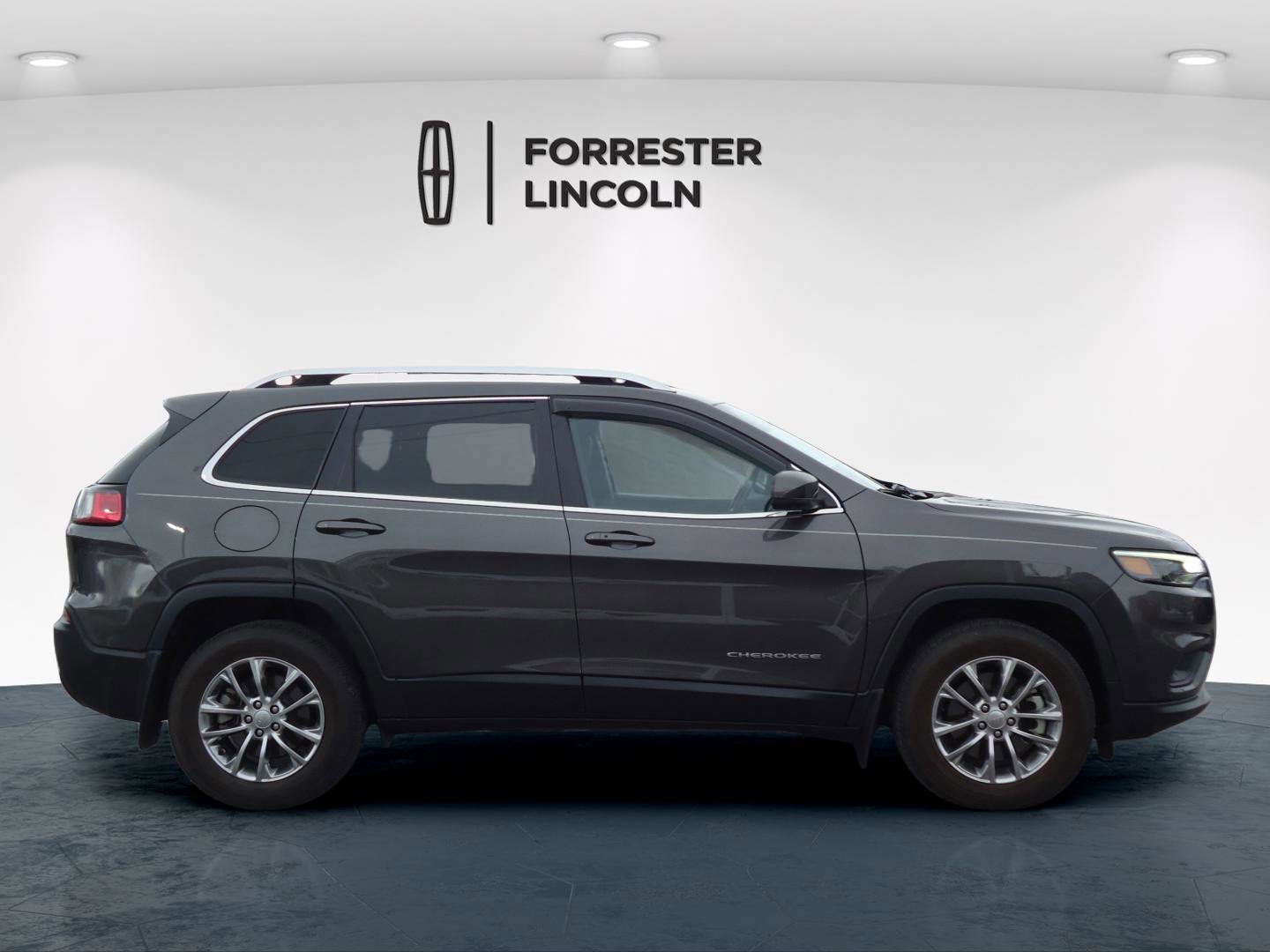 Used 2021 Jeep Cherokee Latitude Lux w/ Comfort/Convenience Group image 2