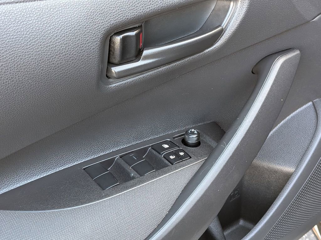 Used 2025 Toyota Corolla LE image 13