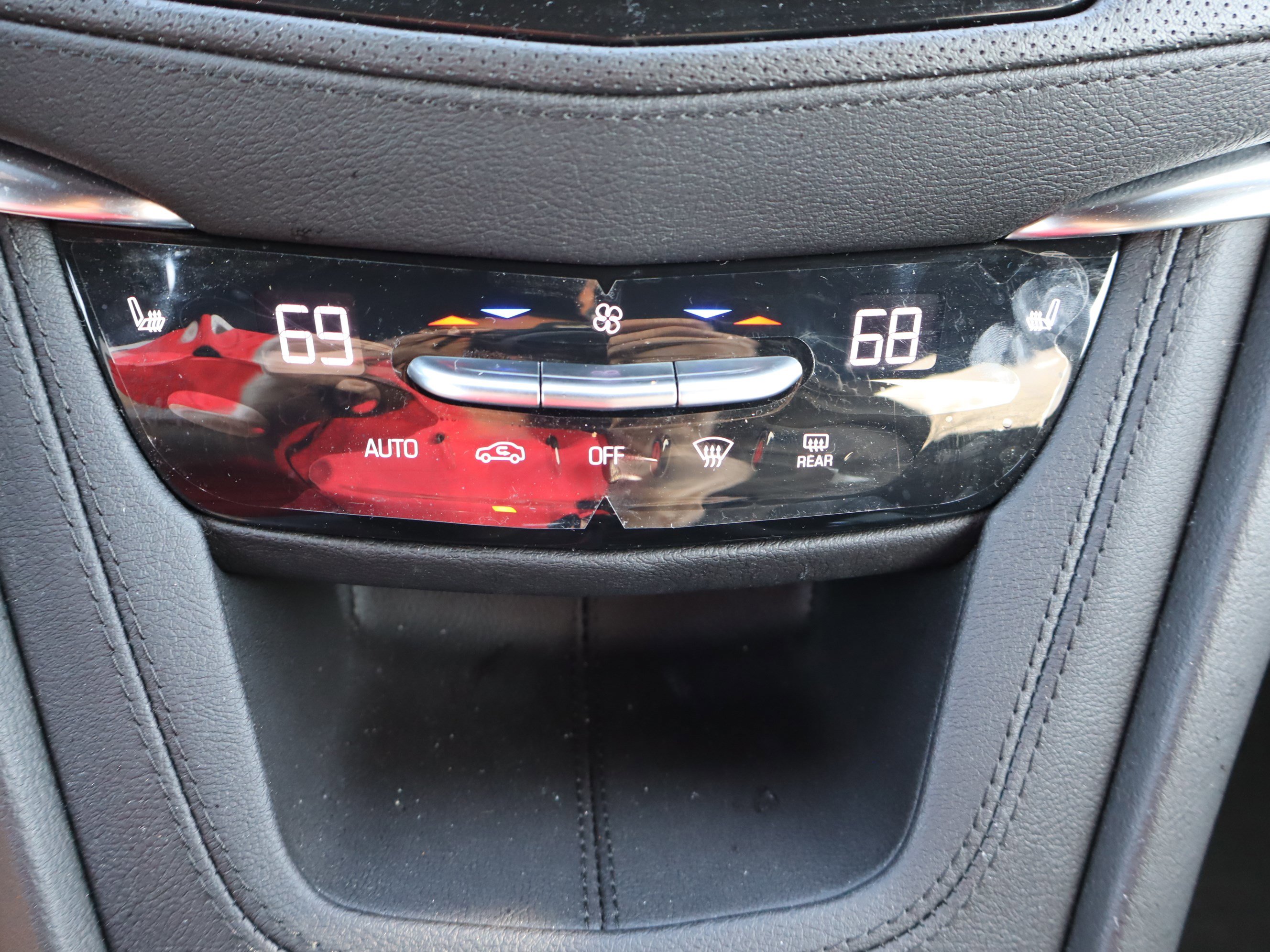 Used 2025 Cadillac XT6 Luxury image 28