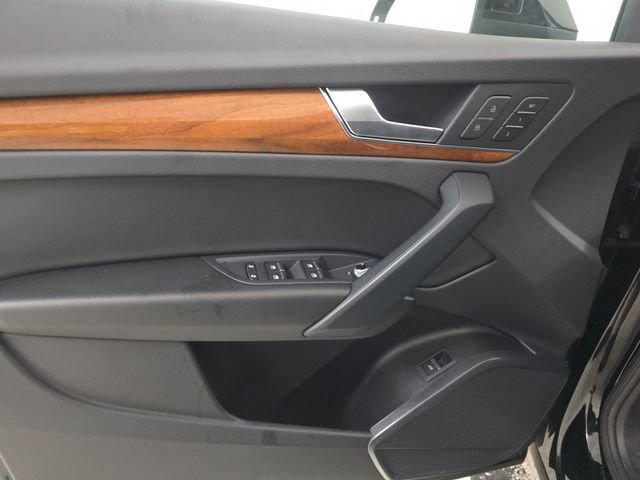 Used 2023 Audi Q5 2.0T Premium w/ Convenience Package AWD/4WD image 9