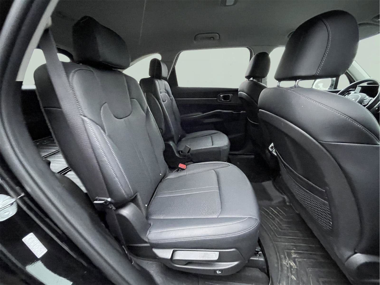Used 2023 Kia Sorento EX image 18