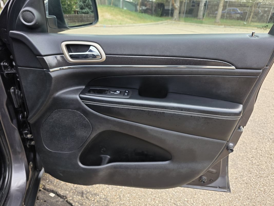 Used 2017 Jeep Grand Cherokee Limited AWD/4WD image 22