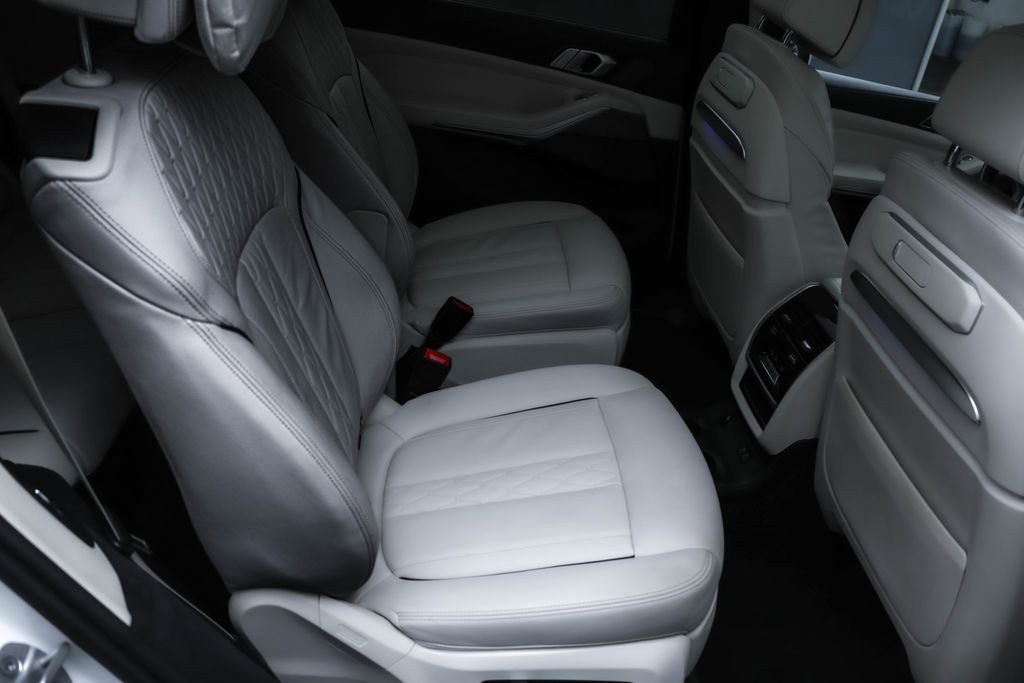 Used 2023 BMW X7 xDrive40i w/ M Sport Package image 25