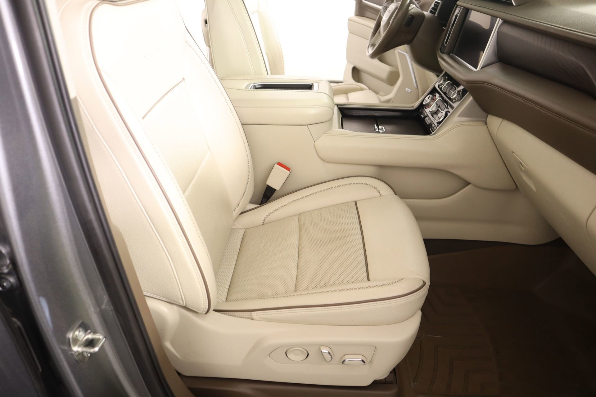 Used 2022 GMC Yukon XL Denali image 14