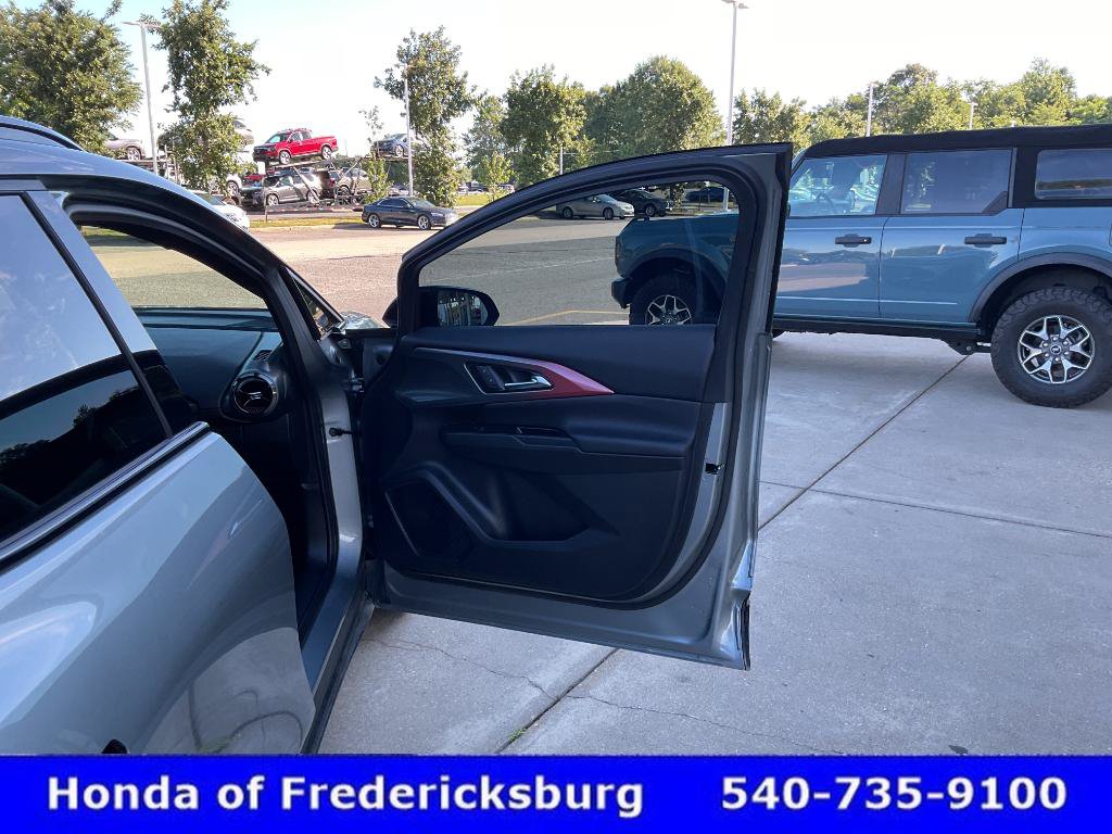 Used 2024 Chevrolet Equinox EV RS FWD image 21