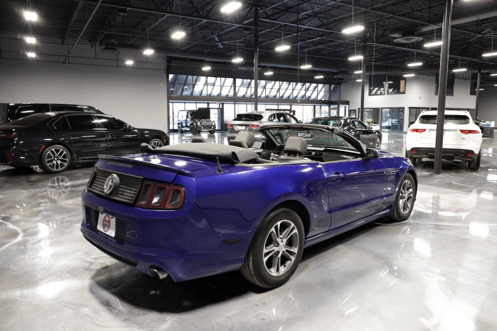 Used 2013 Ford Mustang Premium RWD image 8