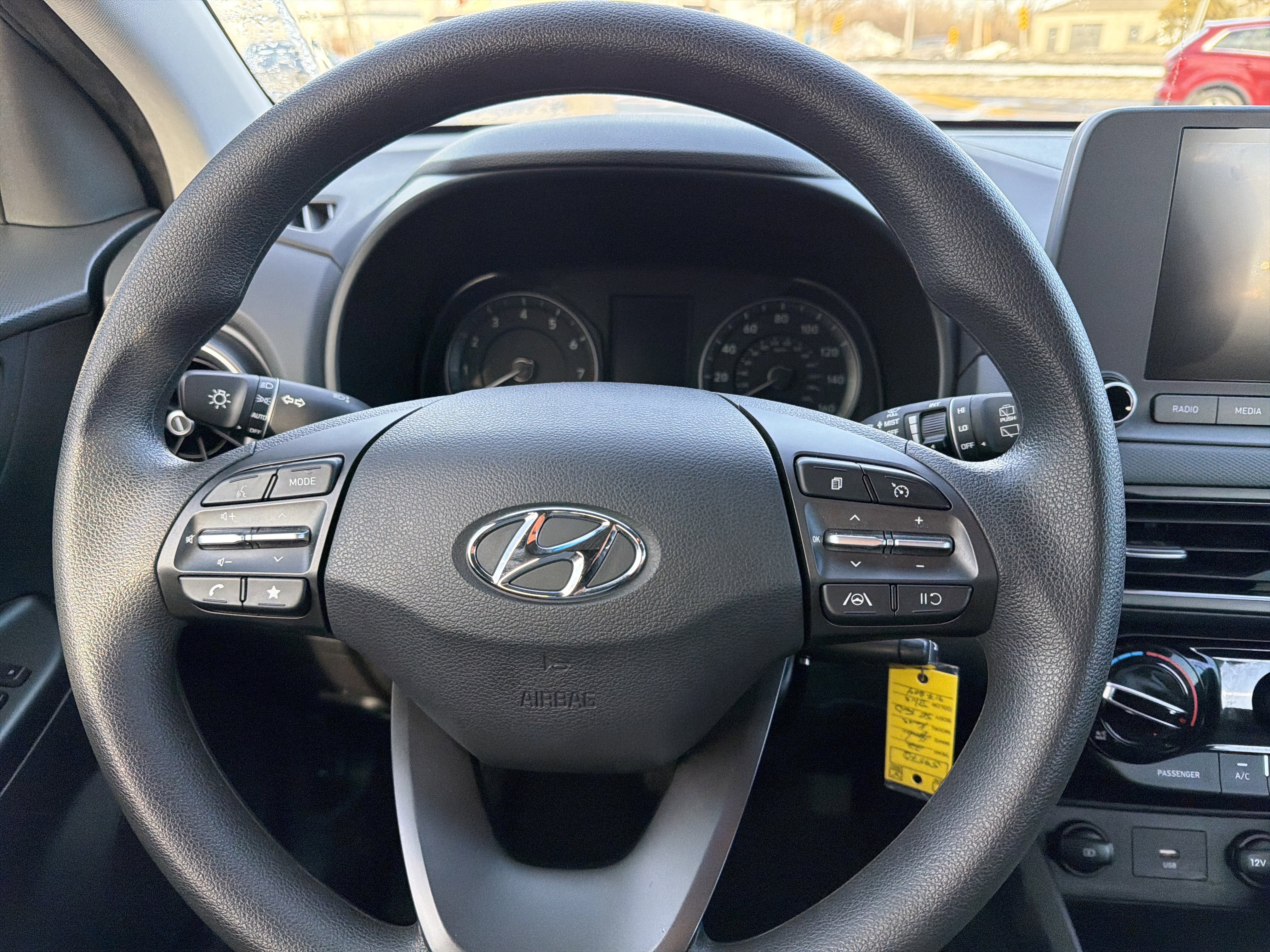 Used 2022 Hyundai Kona SE image 11