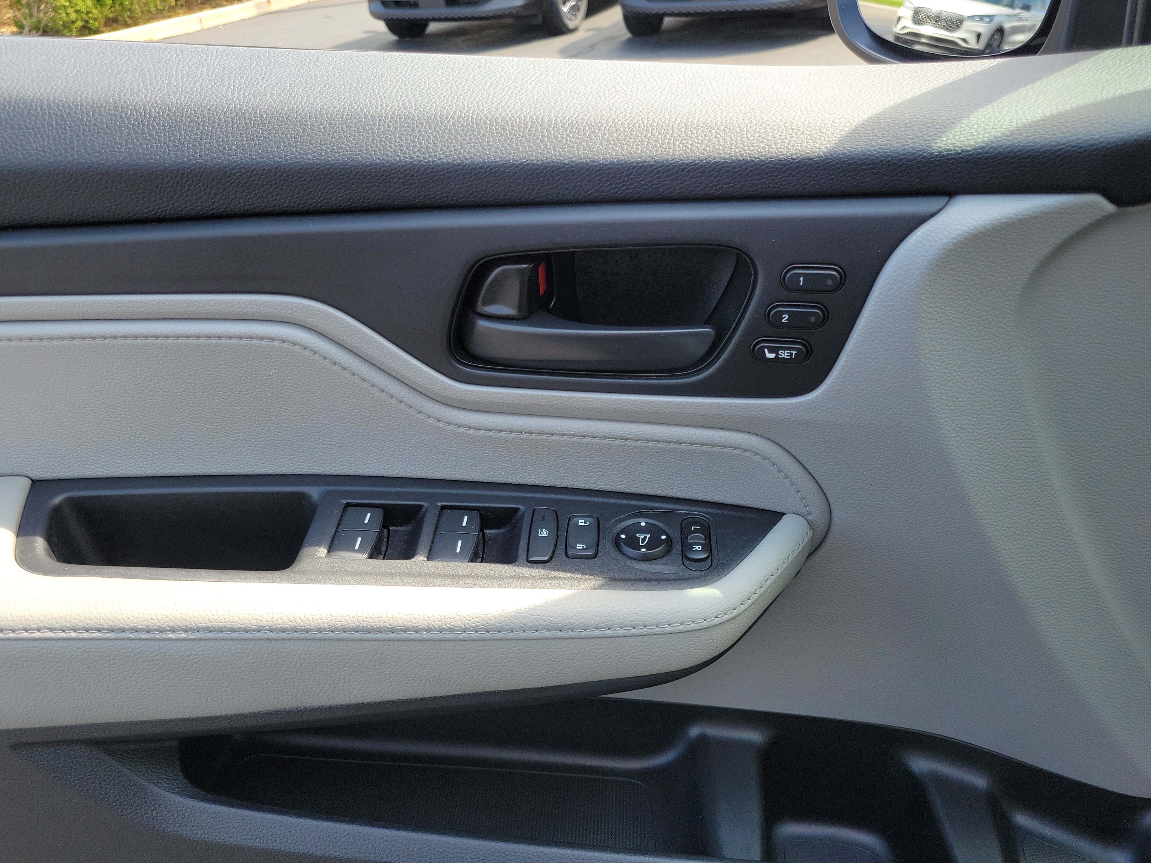 Used 2018 Honda Odyssey EX-L image 17