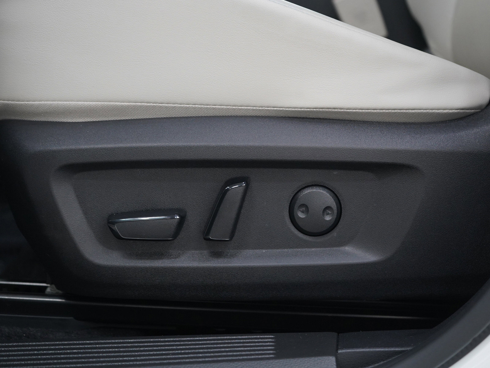 Used 2023 Nissan Rogue SV w/ SV Premium B Package image 29