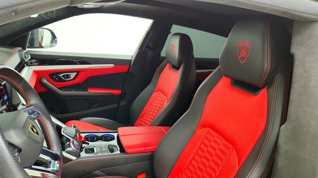 Used 2019 Lamborghini Urus AWD/4WD image 30