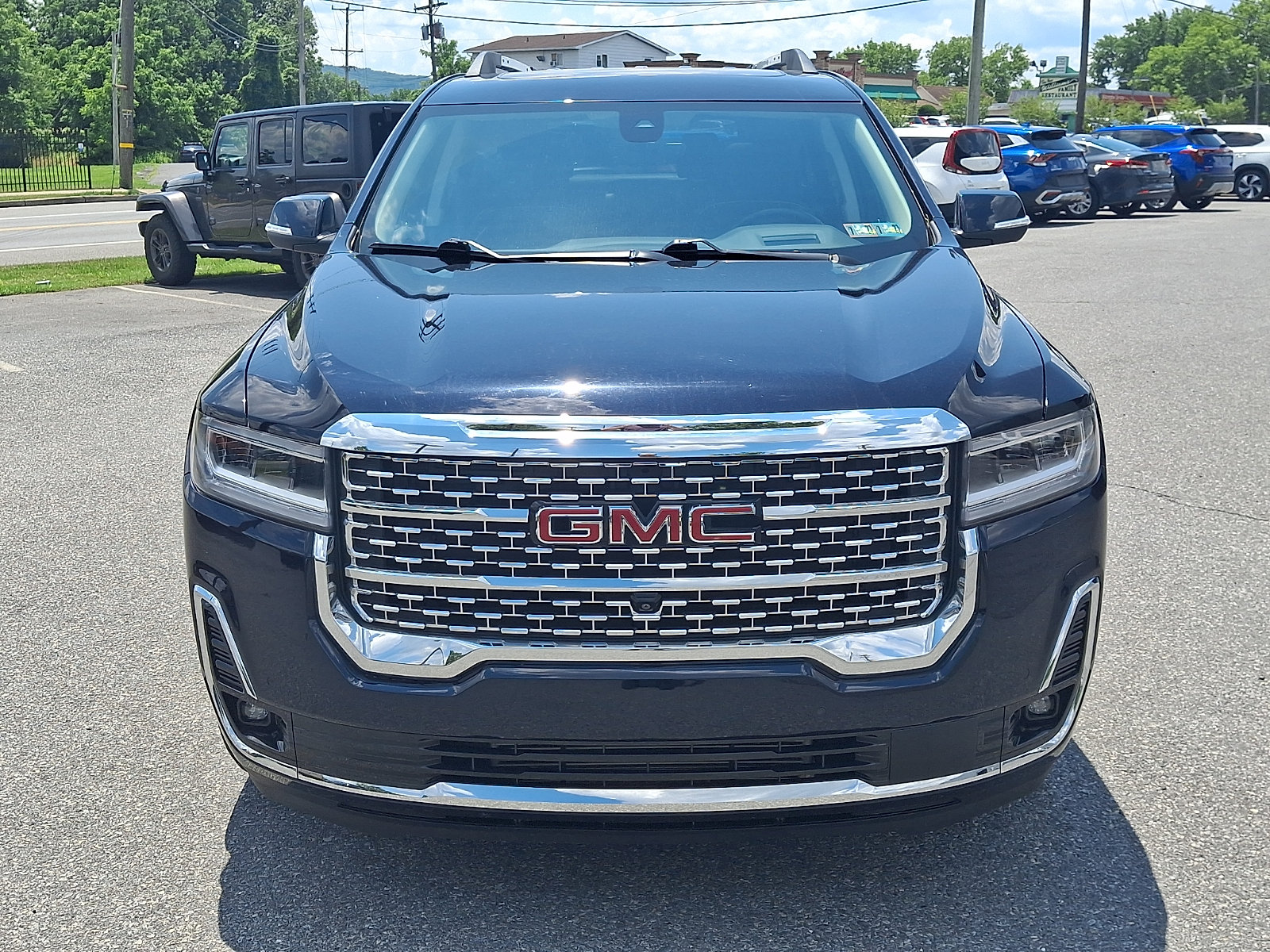 Used 2021 GMC Acadia Denali w/ Denali Ultimate Package AWD/4WD image 2